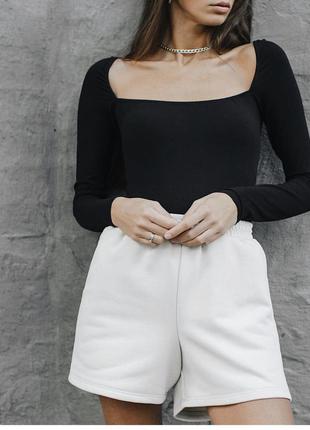 Боді з квадратним вирізом