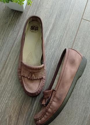 Бежеві коричневі шкіряні нубук туфлі лофери з пензликами