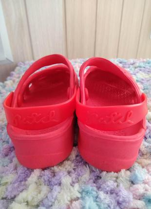Модные детские красные кроксы сабо crocs аквашузы пляжные шлепанцы тапочки на девочку5 фото