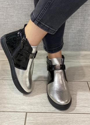 Серебрянно чёрные лаковые ботинки3 фото