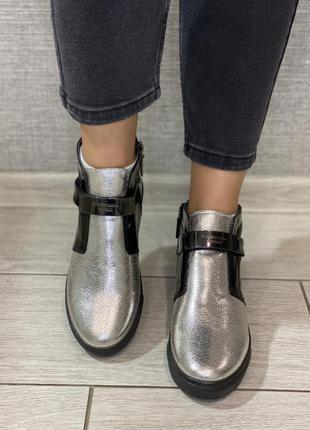Серебрянно чёрные лаковые ботинки4 фото