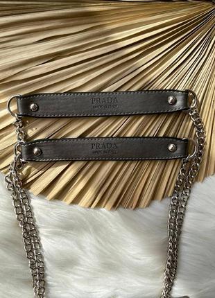 Prada chain silver женская брендовая серебристая стильная сумочка с цепями жіноча шикарна срібна сумка7 фото