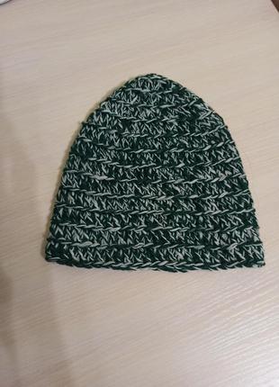 Женская шапка вязаная жіноча шапочка. 
цвет: зелёный с белым.1 фото