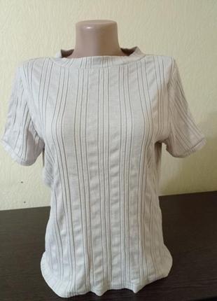 Трикотажная кофта нежно-розового цвета