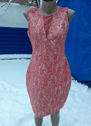 Красивое кружевное платье персикового цвета от warehouse