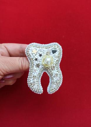 Великолепный, классный зубик - брошь для профессиональных стоматологов, дантистов2 фото