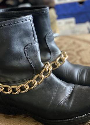 Кожаные сапоги с цепями