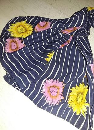 Красивий шовковий хустку пов'язка. швейцарія