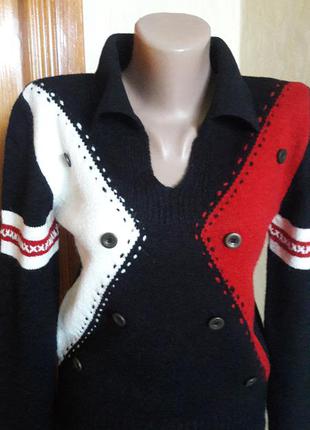 Красивый черно-красно-белый свитер.(турция)1 фото