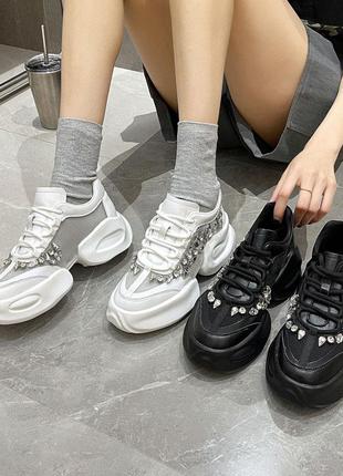 Кросівки в сітку з камінням