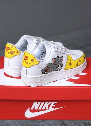 Nike air force tom and jerry custom жіночі дизайнерські кастомні білі ексклюзивні кросівки том і джеррі жіночі білі круті кастомні кросівки5 фото