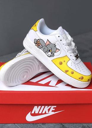 Nike air force tom and jerry custom жіночі дизайнерські кастомні білі ексклюзивні кросівки том і джеррі жіночі білі круті кастомні кросівки3 фото