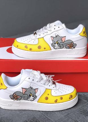 Nike air force tom and jerry custom жіночі дизайнерські кастомні білі ексклюзивні кросівки том і джеррі жіночі білі круті кастомні кросівки2 фото