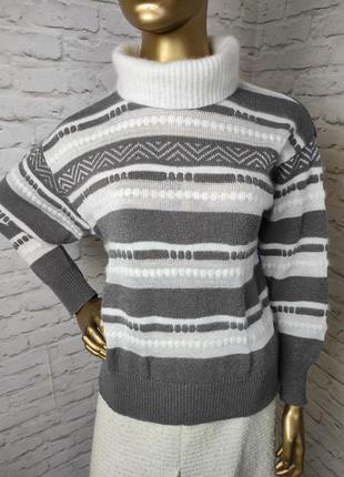 Красивий светр комбінованої в'язки з шерстю і ангорой у складі р. 10 (м)