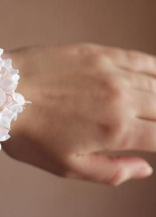 Весільний браслет на руку з квітами для нареченої. біло-пудрові фрезії5 фото