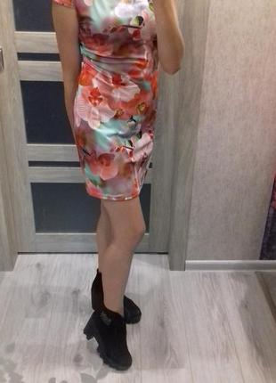 Яскраве квіткове плаття 3