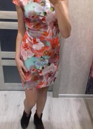Яскраве квіткове плаття 2