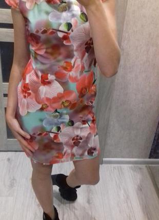 Яскраве квіткове плаття 4