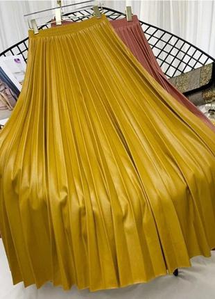 Кожаная юбка плиссе на резинке3 фото