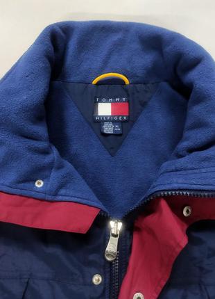 Tommy hilfiger  
красивая, легкая, утепленная куртка с капюшоном2 фото