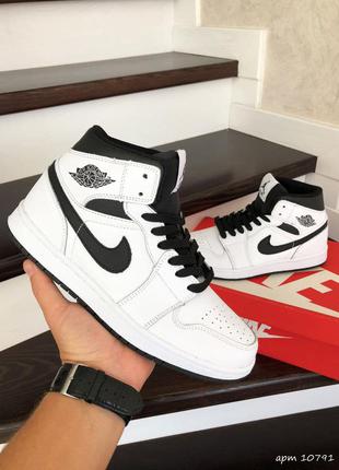 Осінні високі жіночі шкіряні кросівки біло-чорні nike air jordan🆕найк аїр джордан