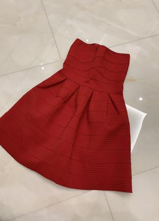 Коротке червоне плаття