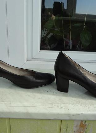 Туфли кожаные,  очень удобные, каблук 5,5 см, 37р.(24 см)5 фото