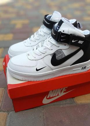 Жіночі кросівки nike air force 1 mid lv8 білі з чорним високі хутро зима4 фото