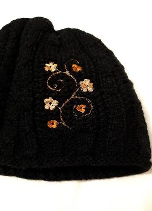 Красивая шапочка чёрная двойная вязаная осень-зима женская