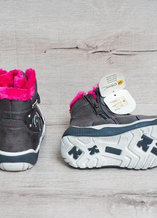 Дитячі зимові черевики для дівчинки.3 фото