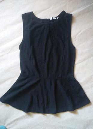 Элегантная блуза жаккардовая черная с баской расклешенная к низу