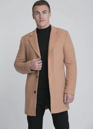 Пальто мужское классическое осеннее бежевого цвета