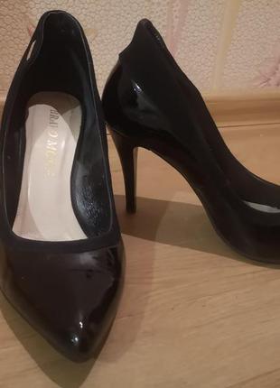 Туфлі чорні