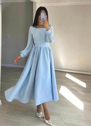 Ніжна блакитна сукня