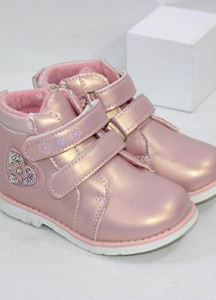 Красивые ботинки демисезонные для девочек на липучках в розовом цвете