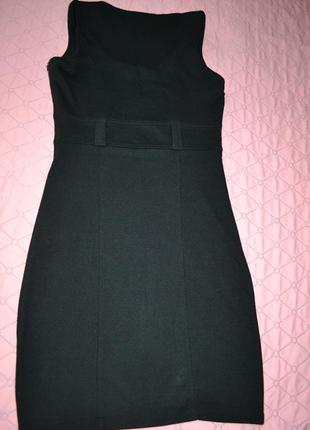 Маленькое черное трикотажное платье прямое по фигуре приталенное завышенная талия s1 фото