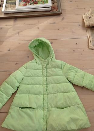 Яркий пуховик