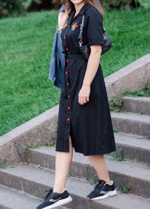 Вінтажна сукня чорне міді на гудзиках пряме офісне з вишивкою поясом s m l5 фото