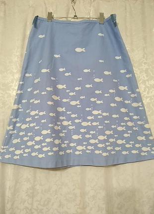 Laura ashley. голубая юбка с рисунком рыбки. на подкладке. хлопок. плотная. застёжка молния. пот 40, поб 55, ширина внизу 70, длина 65.