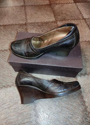 Осінньо-весняні туфлі шкіра ст 25 р 38-39 каблук 5.5 см зручні жіночі класика1 фото