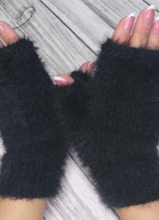 Пушистые зимние митенки - черные женские перчатки без пальцев