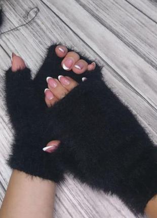 Пушистые зимние митенки - черные женские перчатки без пальцев