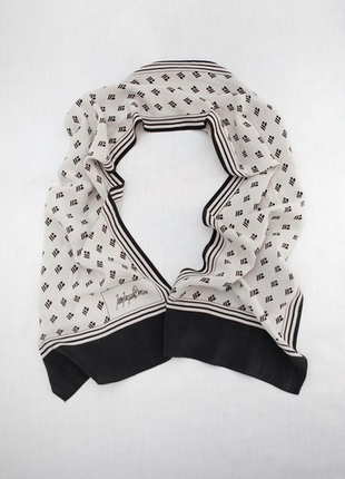Елегантний шовковий шарф від бренду jjb benson швейцарія