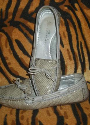 Супер туфли"jane shilton"р.38,бразилия,кожа,покрыта лаком.