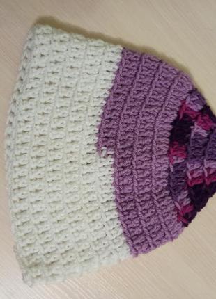 Женская шапка вязаная жіноча шапочка. 
разноцветная.
одинарная без подкладки.2 фото
