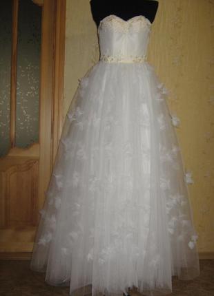 Весільну сукню.1 фото