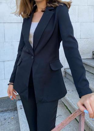 Черный классический костюм