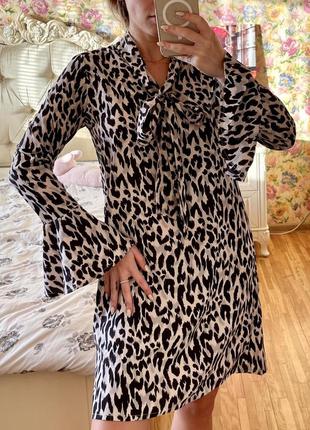 Сукня з зав'язкою