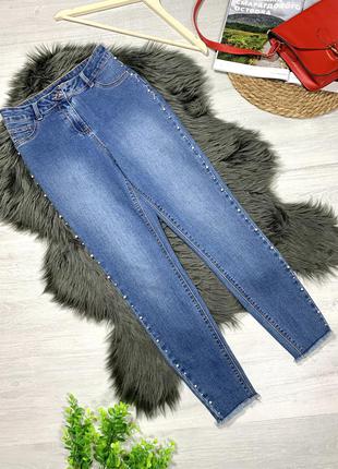 Стрейчеві джинси прикрашені намистинами2 фото
