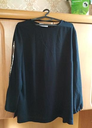 Чорна Блузка.